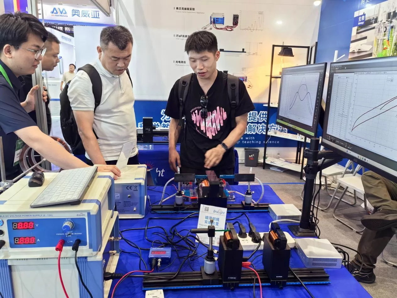 brolight-at-worlddiac-in-hangzhou-showcasing-hand-on-physics-science-education-solutions-4.jpg